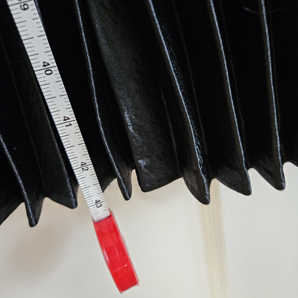 Elegant Black Pleated Skirt - Picture 9 of 9